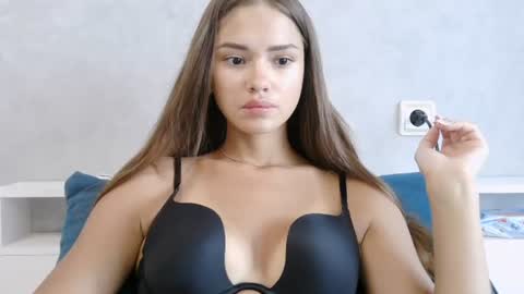 Snapshot of nika_verona1 chatting on 06.17.26 Nika online show from 06.17.26