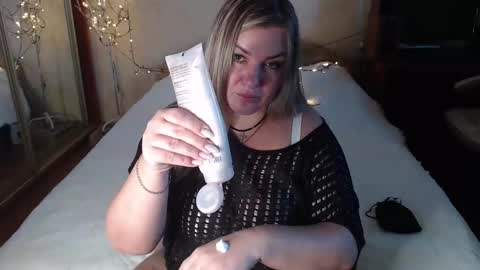 Snapshot of nikaskylink chatting on 02.19.26 Nika online show from 02.19.26