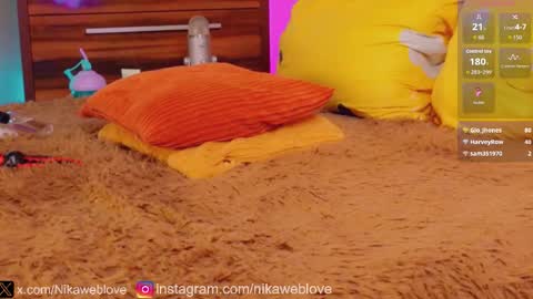 Snapshot of nikaweb chatting on 10.13.25 Nika online show from 10.13.25