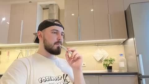 Snapshot of nikbusiness chatting on 11.12.25 Nick online show from 11.12.25