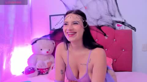 Nikii  online show from 10.31.25