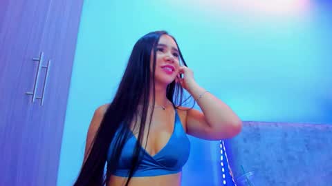 Snapshot of nikii_white chatting on 03.21.26 nikii_white online show from 03.21.26