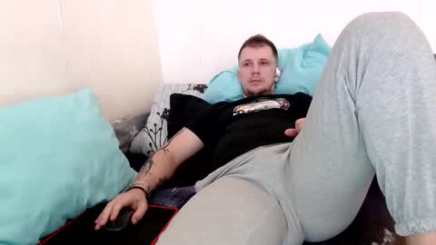 Snapshot of nikkiaadel chatting on 02.07.25 Nick online show from 02.07.25