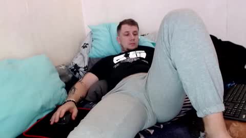 Snapshot of nikkiaadel chatting on 02.10.25 Nick online show from 02.10.25