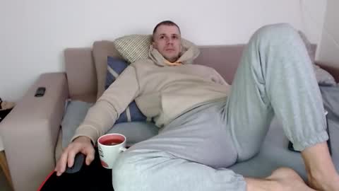 Snapshot of nikkiaadel chatting on 10.08.25 Nick online show from 10.08.25