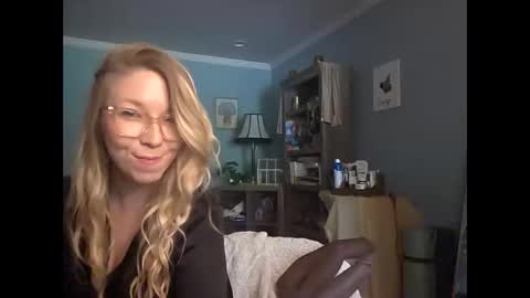 Snapshot of nikkib653466 chatting on 05.27.26 nikkib653466 online show from 05.27.26