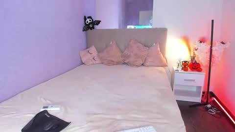 Nikki online show from 10.21.25