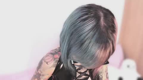 Nikki Ramone   online show from 10.03.25