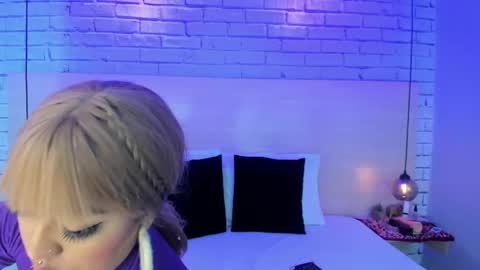 Nikky Dean online show from 09.11.25