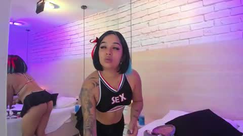 Nikky Dean online show from 09.15.25