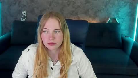 Snapshot of nikkyreyyy chatting on 05.17.26 nikkyreyyy online show from 05.17.26