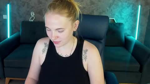 Snapshot of nikkyreyyy chatting on 05.19.26 nikkyreyyy online show from 05.19.26