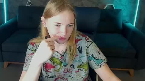 Snapshot of nikkyreyyy chatting on 05.22.26 nikkyreyyy online show from 05.22.26