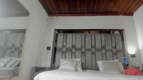 Snapshot of nikkysmiith chatting on 02.10.26 online show from 02.10.26