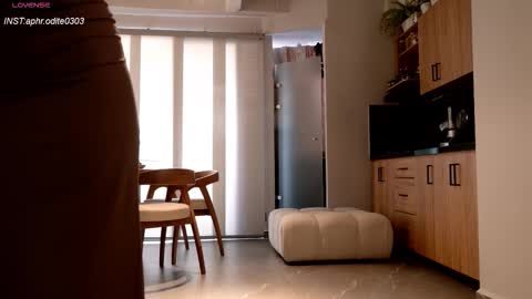 Snapshot of nikol_je chatting on 09.29.25 Nicole cam online show from 09.29.25