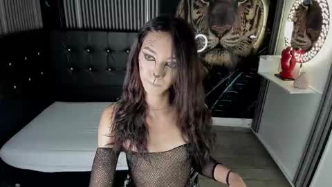 Nikol Rang online show from 10.28.25