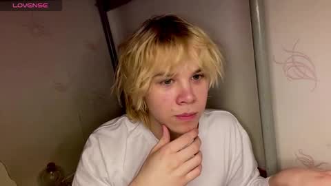 Snapshot of nikolasbucks chatting on 02.17.26 nikolasbucks online show from 02.17.26