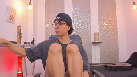 Snapshot of nikolay_gregori chatting on 10.10.25 online show from 10.10.25