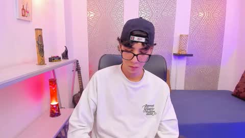 Snapshot of nikolay_gregori chatting on 10.17.25 online show from 10.17.25