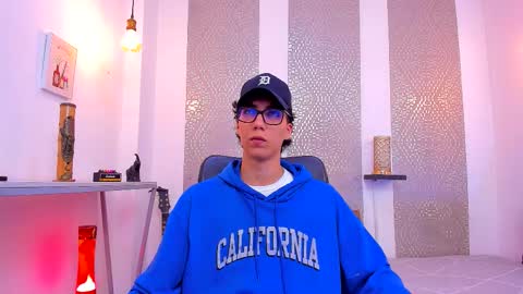 Snapshot of nikolay_gregori chatting on 10.19.25 online show from 10.19.25