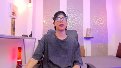 Snapshot of nikolay_gregori chatting on 10.20.25 online show from 10.20.25