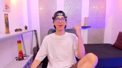 Snapshot of nikolay_gregori chatting on 10.22.25 online show from 10.22.25