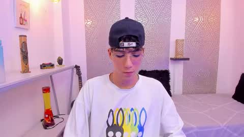 Snapshot of nikolay_gregori chatting on 10.28.25 online show from 10.28.25