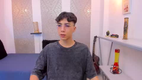 Snapshot of nikolay_gregori chatting on 10.31.25 online show from 10.31.25