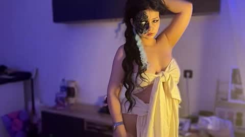 nikoli_naw online show from 10.29.25