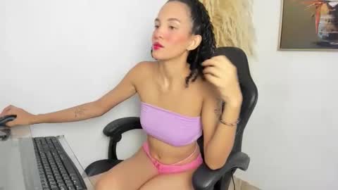 Snapshot of nikoll_evanss chatting on 10.23.25 nikoll_evanss online show from 10.23.25