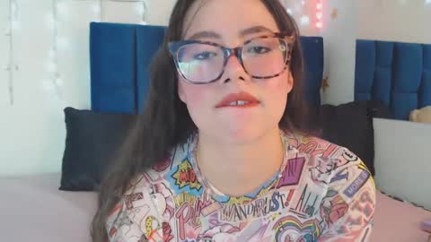 nikolle_huyt online show from 09.17.25