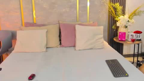 Snapshot of nikostone chatting on 09.26.25 Niko Stone online show from 09.26.25