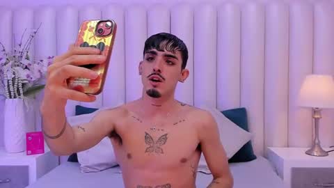 Snapshot of nikostone chatting on 09.28.25 Niko Stone online show from 09.28.25