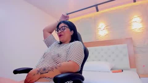 Snapshot of nikyrios chatting on 02.19.26 online show from 02.19.26