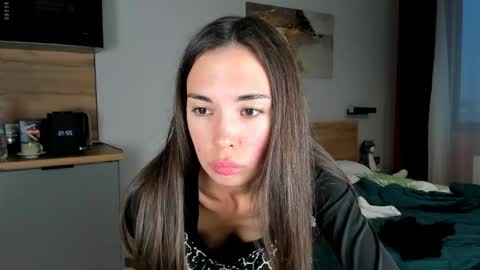 Snapshot of nilliluv chatting on 05.31.26 Bella online show from 05.31.26