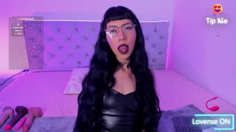 Nina Fox  online show from 10.20.25