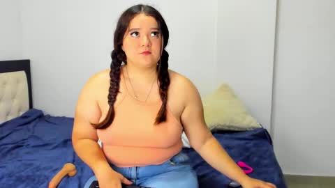 nina_martinez1 online show from 09.27.25