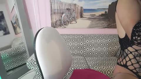 Snapshot of nina_smalls chatting on 10.30.25 Nina online show from 10.30.25