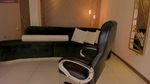 Nina online show from 10.28.25