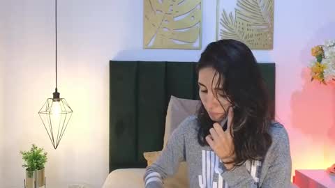 Nina online show from 09.29.25