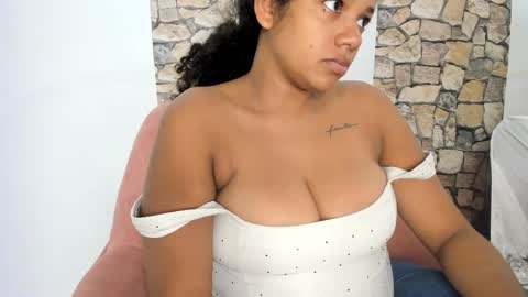 Snapshot of ninacollinss1 chatting on 11.11.25 ninabigboobs online show from 11.11.25