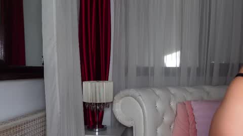 NinaCrystal online show from 02.14.25