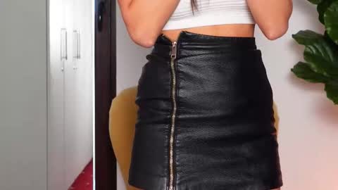 NinaCrystal online show from 09.11.25