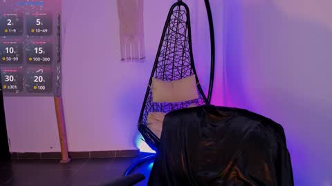 ninamonroee online show from 12.23.24