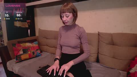 NinaNovalicious online show from 01.13.25