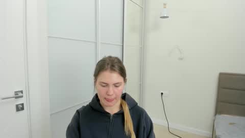 ninarihh online show from 03.03.25