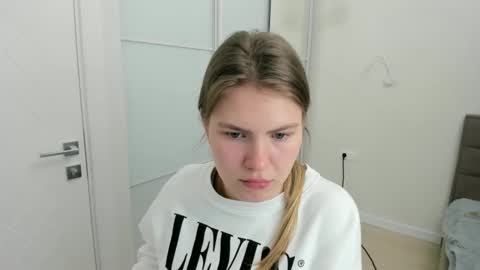 ninarihh online show from 03.09.25