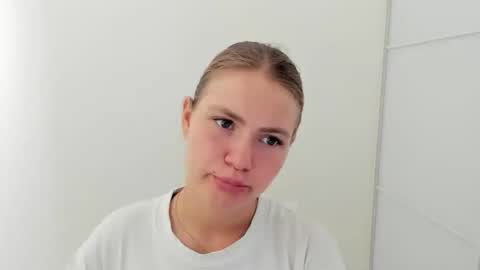 ninarihh online show from 09.12.25