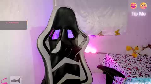 Snapshot of ninatinydoll1 chatting on 10.09.25 ninatinydoll1 online show from 10.09.25