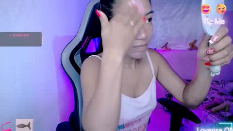 Snapshot of ninatinydoll1 chatting on 10.21.25 ninatinydoll1 online show from 10.21.25